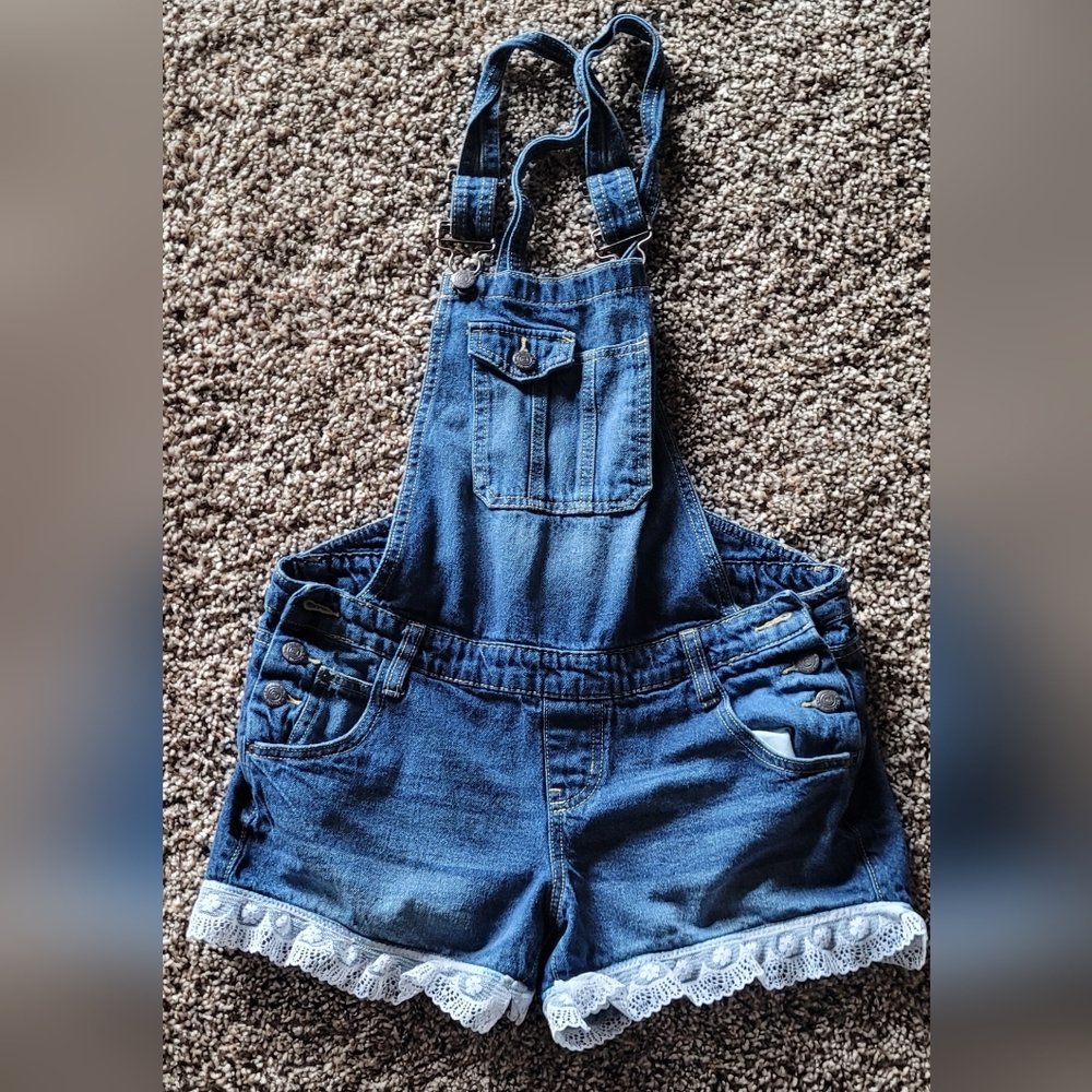 Short suspender shorts